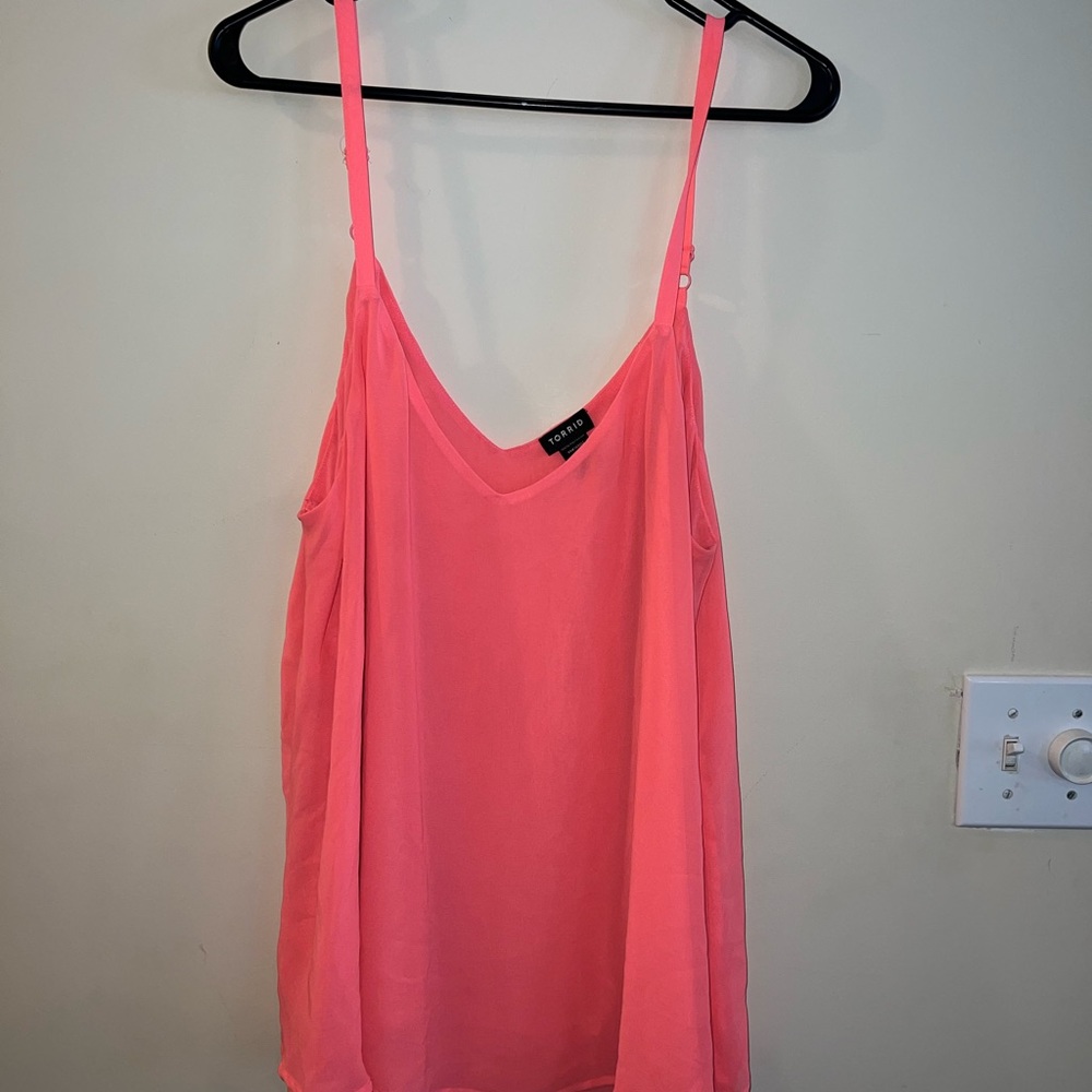 Torrid tank - Picture 2 of 2